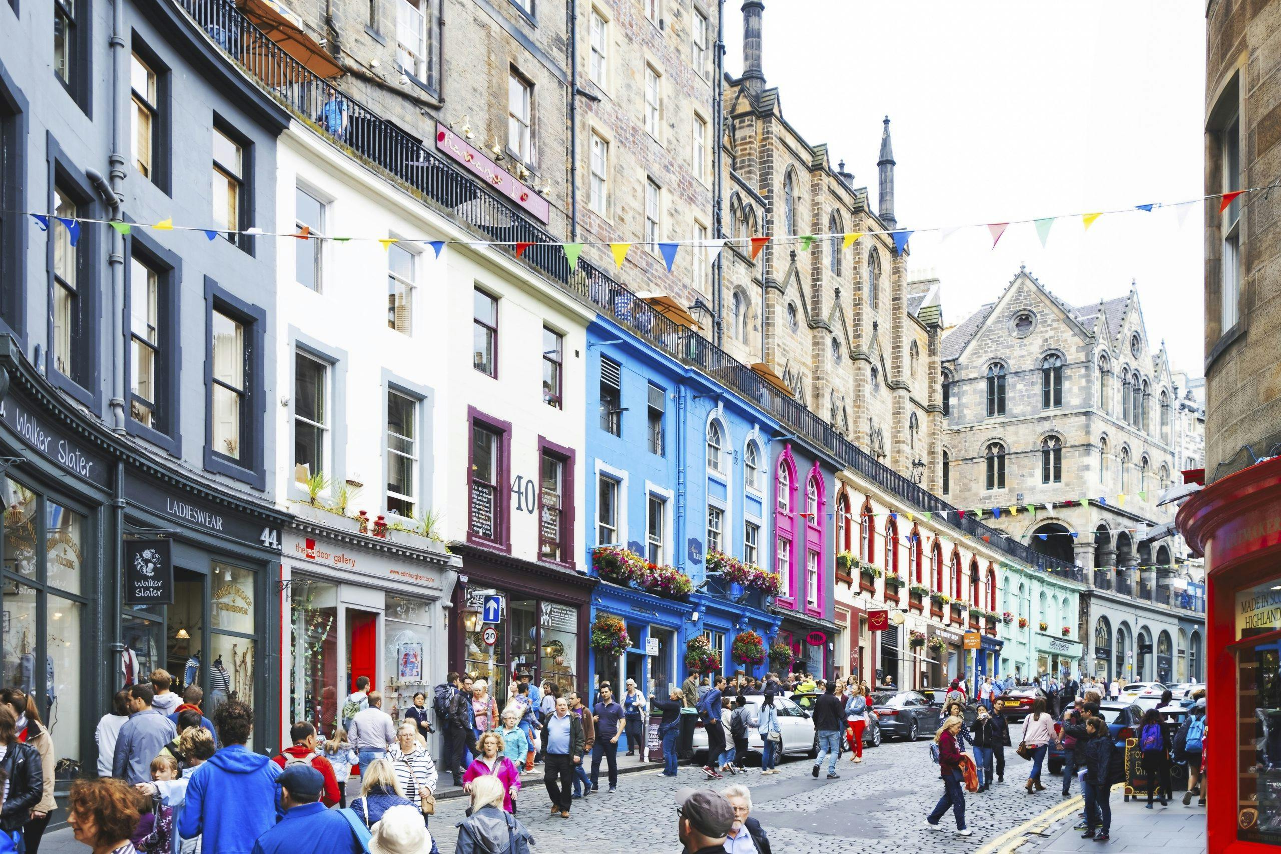 gettyimages 1142517878 reisetips edinburgh shopping